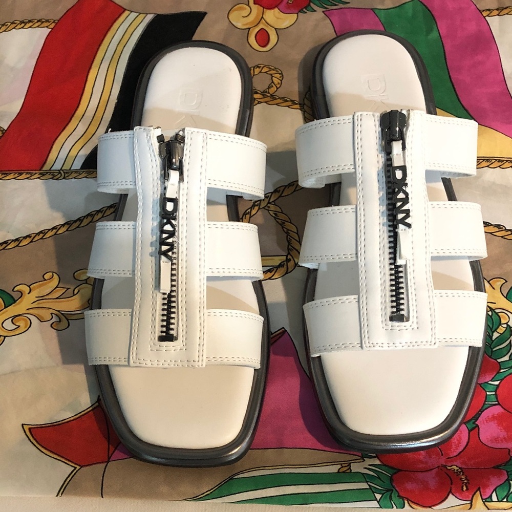 DKNY Beady white & silver trim slide sandals w/zipper detail NO BOX,NEW,size 5.5